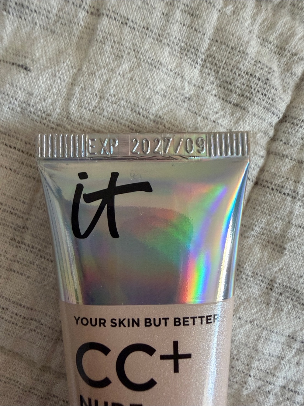 It Cosmetics cc+ nude glow nwob - Picture 3 of 4
